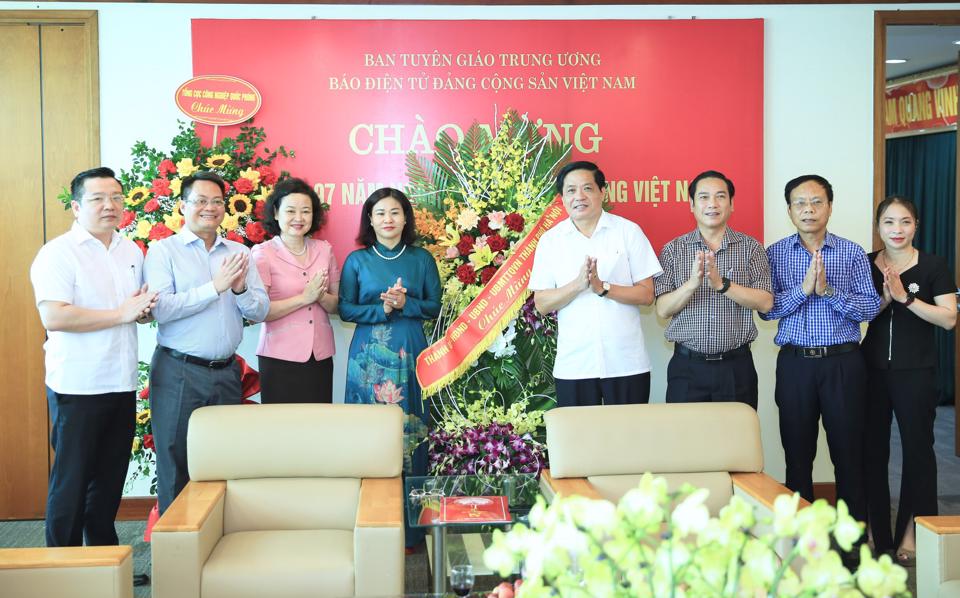 Lãnh đạo TP Hà Nội chúc mừng các cơ quan báo chí Trung ương, thành phố